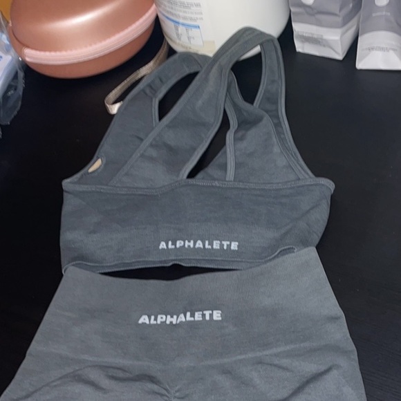 Alphalete amplify sports bra in titanium - Picture 7 of 13